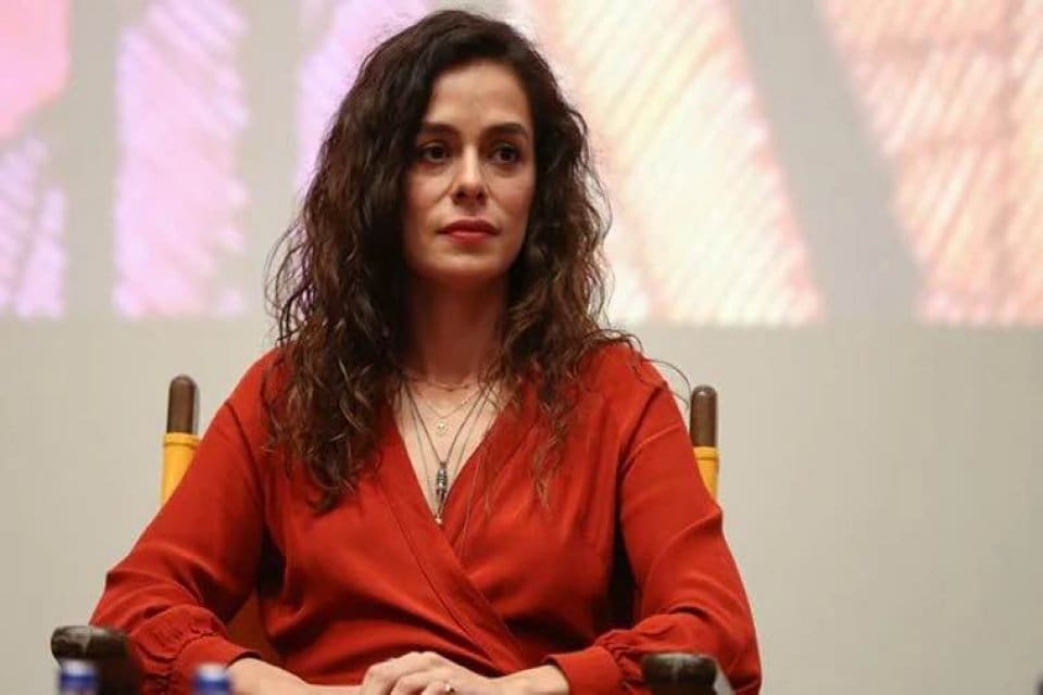 Oyuncu &Ouml;zge &Ouml;zpirin&ccedil;ci&nbsp;"Michael Jackson'ı &Ouml;zge oynasın" kampanyasına Instagram hesabından yanıt