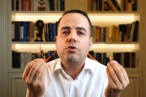 Merkez Bankası'nın faiz indirim kararın ardından &Ouml;zg&uuml;r Demirtaş, "Delilik: Aynı