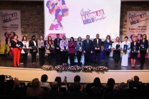 Konak Belediyesi ve İzmir Kadın Kuruluşları Birliği&rsquo;nin birlikte d&uuml;zenlediği &ldquo;&Ouml;zg&uuml;r