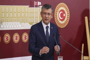 CHP Grup Başkanvekili &Ouml;zg&uuml;r &Ouml;zel, "Yıllardır &uuml;lkeyi kesip ikiye ayırıyorlar.