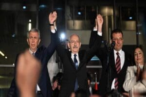 CHP Grup Başkanvekili &Ouml;zg&uuml;r &Ouml;zel, CHP Genel Başkanı Kemal Kılı&ccedil;daroğlu&rsquo;na