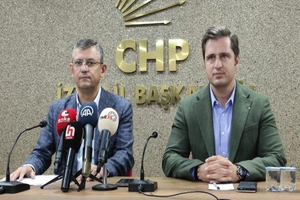 İzmir'e gelerek CHP İzmir İl Başkanlığı'nı ziyaret eden ve burada