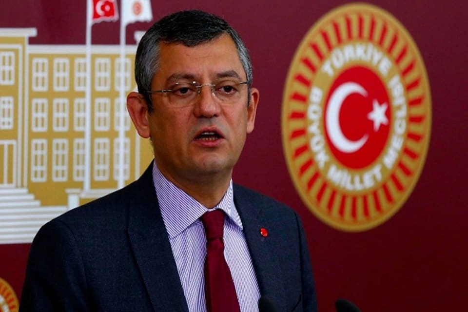 Se&ccedil;im Kanunu teklifine ilişkin konuşan CHP Grup Başkanvekili &Ouml;zg&uuml;r &Ouml;zel,