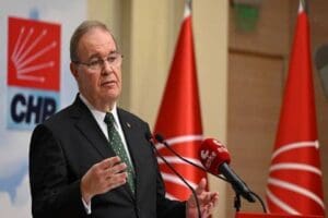 Koordinasyonsuzluk nedeniyle depremdeki en kritik altın saatlerin heba edildiğini ifade