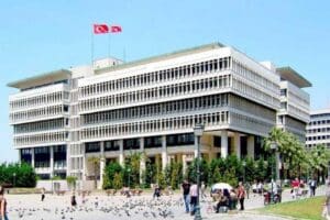 İzmir B&uuml;y&uuml;kşehir Belediye Meclisi'nde konuşan Başkan Vekili Mustafa &Ouml;zuslu, B&uuml;y&uuml;kşehir