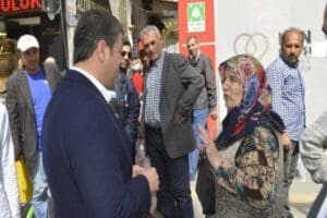 Memleketinde esnafı ve vatandaşları ziyaret eden CHP Adıyaman Milletvekili Abdurrahman