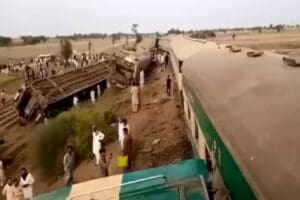 Pakistan'ın Sindh eyaletinde meydana gelen tren kazasında ilk belirlemelere g&ouml;re