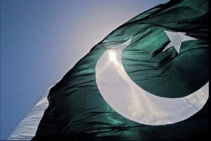 Pakistan Parlamentosu g&uuml;vensizlik oylaması sonucu g&ouml;revden alınan İmran Han yerine