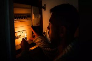 Pakistan ulusal elektrik şebekesinde yaşanan sorunun ardından ülkede yaklaşık 220