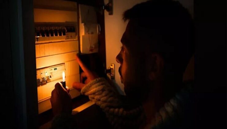 Pakistan karanlığa büründü, 220 milyon kişi elektriksiz kaldı