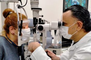 Pandemide&nbsp;saatlerce s&uuml;ren online toplantılar ve uzaktan eğitim nedeniyle ekrana bakma