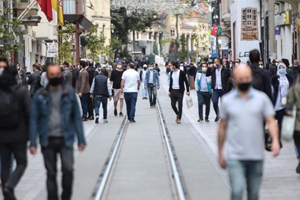 Pandemi ne zaman biter? Uzmanlar yanıtladı Bugüne kadar hekimler,uzmanlar,aşı üreticileri “Salgın ne zaman biter?” sorusunun yanıtını