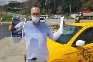 Sinop'ta, pandemi s&uuml;recinde indirim uygulayan taksici Ahmet Buluş'a, belediye "haksız