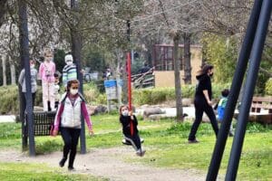 Koronavir&uuml;s salgınıyla m&uuml;cadele kapsamında ziyarete kapanan İzmir Doğal Yaşam Parkı,
