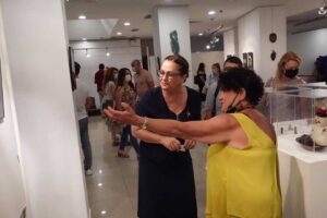 Sanat&ccedil;ı Işıl &Ouml;zgent&uuml;rk&rsquo;&uuml;n &ldquo;Pandemiye İnat; Işıl Işıl&rdquo; fotoğraf sergisi İzmir