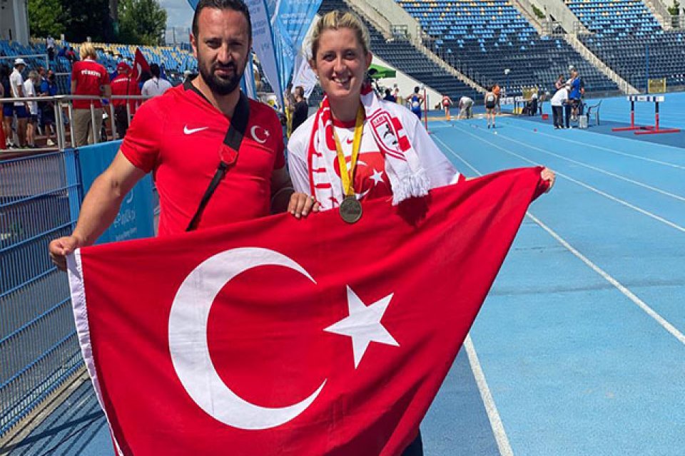 D&uuml;nya Para Atletizm Şampiyonası'nda m&uuml;cadele eden Fatma Damla Altın, 400
