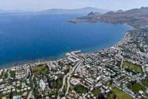 Bodrum Ortakent'te kendilerini emlak&ccedil;ı olarak tanıtan d&ouml;rt kişilik bir ekip,
