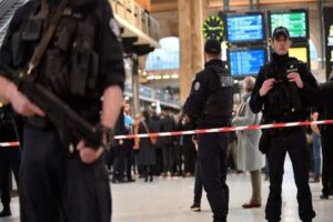 &Ccedil;arşamba g&uuml;n&uuml; Paris'in Gare du Nord tren istasyonunda altı kişiyi
