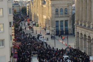 Paris'teki Gare du Nord istasyonu ş&uuml;pheli bagaj nedeniyle boşaltıldı. Fransa,
