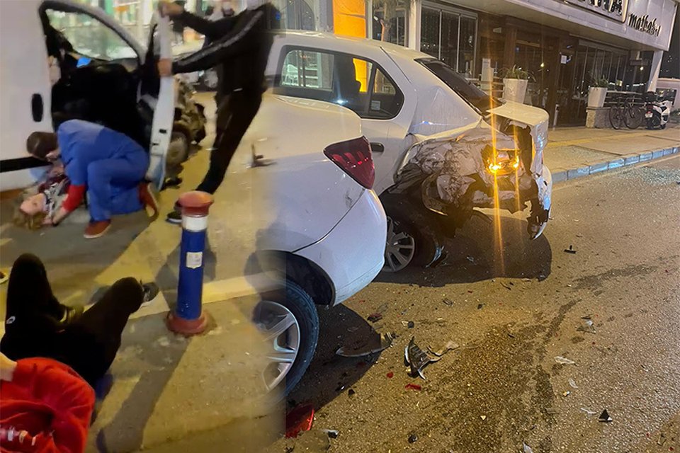 İzmir'in Karşıyaka il&ccedil;esinde, s&uuml;r&uuml;c&uuml;s&uuml;n&uuml;n kontrol&uuml;nden &ccedil;ıkan hafif ticari ara&ccedil;, park