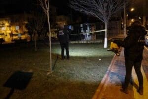 İZMİR'in Buca il&ccedil;esinde Furkan Hanoğlu (19), parkta tartıştığı husumetlisi A.C.A.
