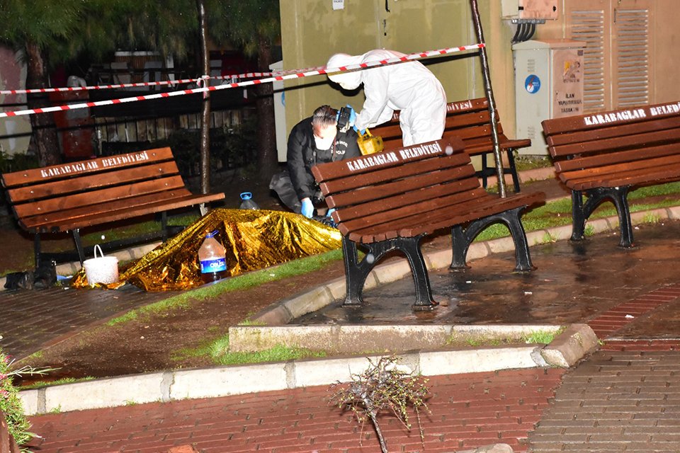 İzmir'in Katip &Ccedil;elebi &Uuml;niversitesi Atat&uuml;rk Eğitim ve Araştırma Hastanesi yakınındaki
