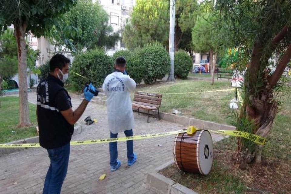 İzmir'in Karabağlar il&ccedil;esinde, Umutcan Sapan'ın (23) hayatını kaybettiği bı&ccedil;aklı sopalı