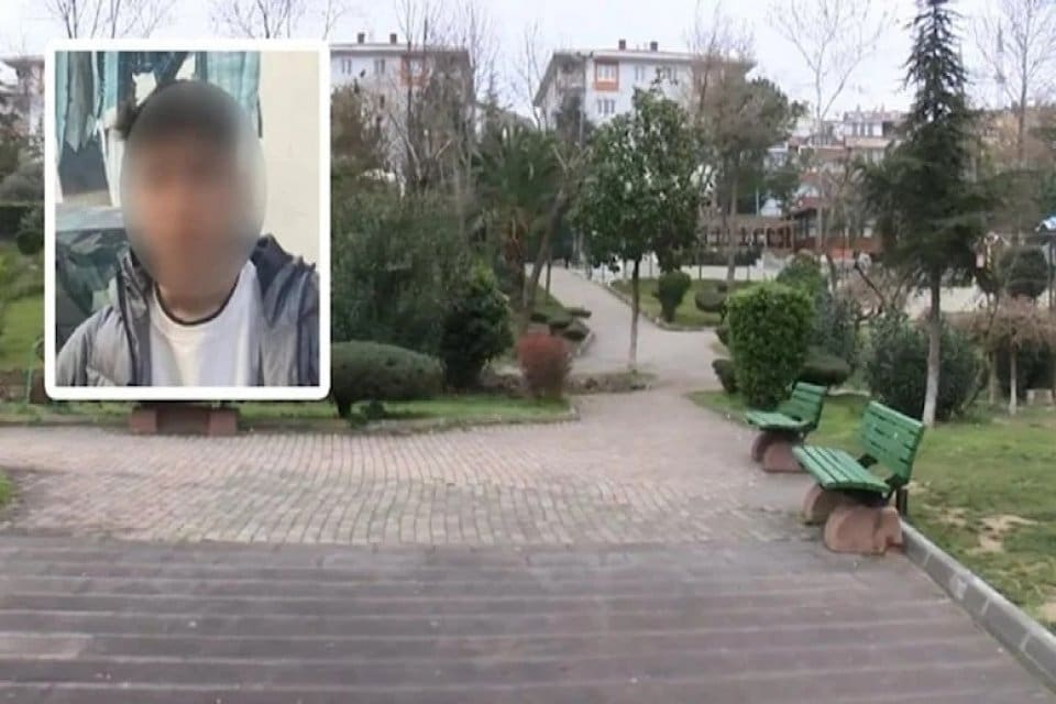 Bayrampaşa'da parkta iki &ccedil;ocuğun şakalaşmasıyla başlayan kavgada 15 yaşındaki &Ouml;.F.D.