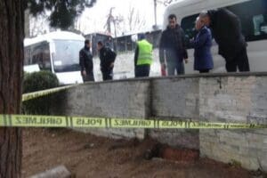 İstanbul Avcılar'da facianın eşiğinden d&ouml;n&uuml;ld&uuml;. Bir parkta yaşanan olayda, &uuml;zeri