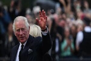 İngiltere Krali&ccedil;esi 2. Elizabeth'in cenaze t&ouml;reni devam ederken, yerine ge&ccedil;en