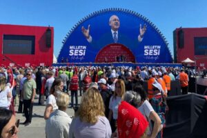 CHP, 'Milletin Sesi' mitingi i&ccedil;in Maltepe'de buluştu. Partililer, Canan Kaftancıoğlu'na