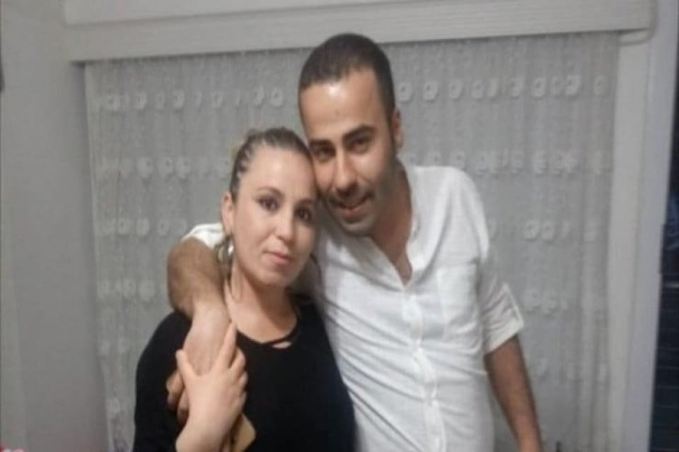İzmir&nbsp;Karabağlar'da bir pastanede &ccedil;alışan Fulya &Ouml;zt&uuml;rk'&uuml;n (35), eski eşi&nbsp;Hasan Ozan