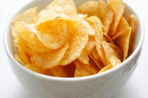 Bir&ccedil;ok araştırma yapan bilim insanları d&uuml;zenli olarak patates cipsi yemenin