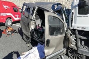 Malatya'da TIR ile hafif ticari aracın &ccedil;arpışması sonucu meydana gelen
