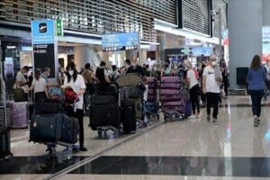 Corona vir&uuml;s &ouml;nlemleri kapsamında yurtdışından gelen yolculardan istenen PCR testi