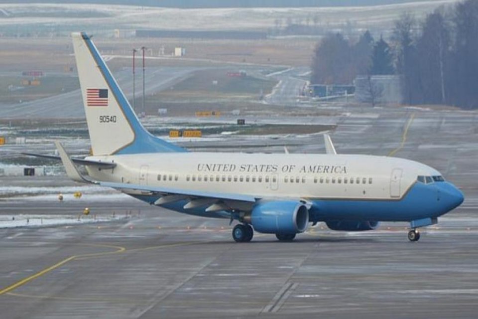 ABD Temsilciler Meclis Başkanı Nancy Pelosi ve beraberindeki heyeti taşıyan