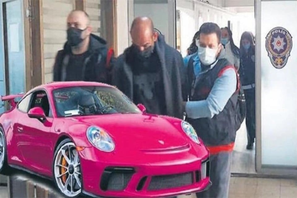 Almanları &ldquo;Ben komiser Schneider"&rdquo; diyerek dolandıran &ccedil;etenin lideri Serhat &Ccedil;.&rsquo;nin,