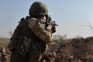 Pen&ccedil;e-Kilit Operasyonu b&ouml;lgesinde 3 PKK'lı ter&ouml;rist etkisiz hale getirildi. T&uuml;rk
