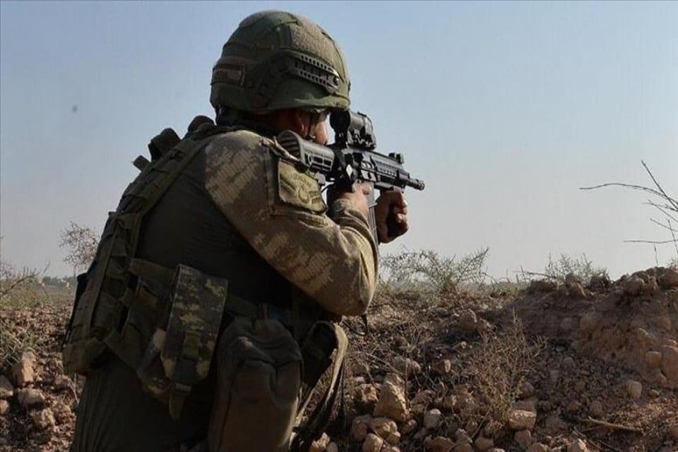 Pen&ccedil;e-Kilit Operasyonu b&ouml;lgesinde 3 PKK'lı ter&ouml;rist etkisiz hale getirildi. T&uuml;rk