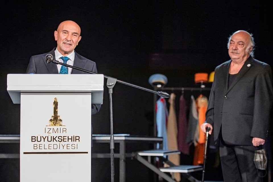 İzmir Şehir Tiyatroları 70 yıllık aradan sonra Azizname oyunuyla perdelerini