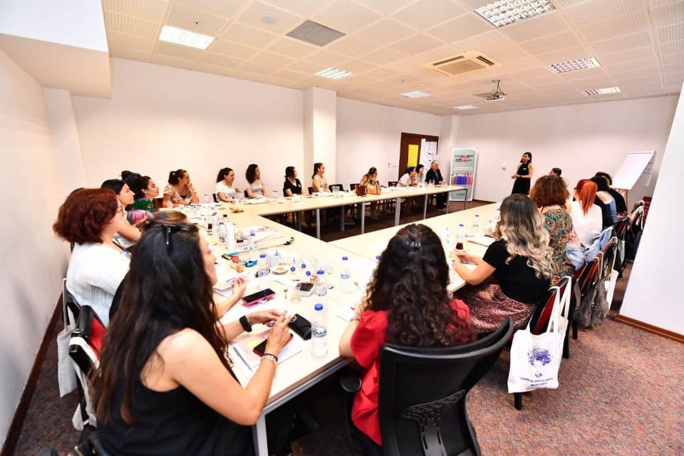 İzmir B&uuml;y&uuml;kşehir Belediyesi&rsquo;nin kadın &ccedil;alışanları i&ccedil;in oluşturduğu PERGEL projesi kapsamında