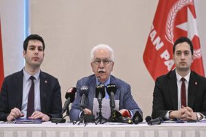 Perinçek, cumhur ittifakına destek kararını, Haliç Kongre Merkezi’ndeki Vatan Partisi