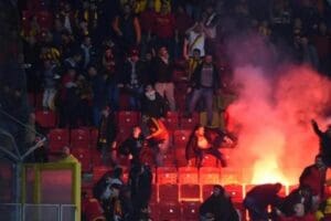 G&ouml;ztepe ile Altay arasındaki ma&ccedil; sırasında korner direğiyle Altay kalecisi