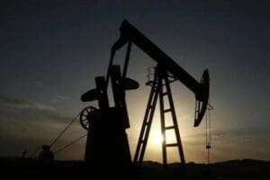 Petrol, b&uuml;y&uuml;k merkez bankalarının faiz oranı kararları &ouml;ncesinde Asya hisse