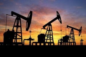 Petrol fiyatları yeni haftaya da artışla başladı. AB'nin Rus petrol&uuml;ne