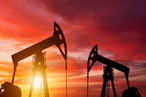 Suudi Arabistan, Rusya yaptırımlar nedeniyle petrol &uuml;retimini azaltırsa arzı artıracak.