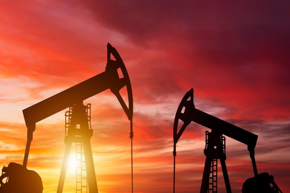 Suudi Arabistan, Rusya yaptırımlar nedeniyle petrol &uuml;retimini azaltırsa arzı artıracak.