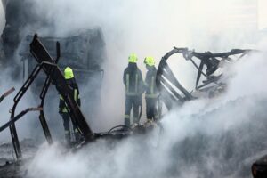 Afganistan&rsquo;ın başkenti Kabil'de petrol istasyonunda d&uuml;n gece &ccedil;ıkan yangında 10