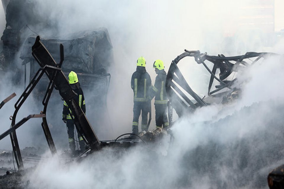Afganistan&rsquo;ın başkenti Kabil'de petrol istasyonunda d&uuml;n gece &ccedil;ıkan yangında 10