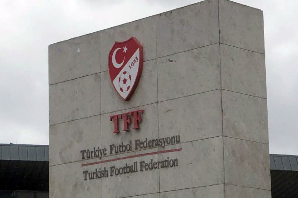 PFDK, Trabzonspor-Antalyaspor ma&ccedil;ında &ccedil;ıkan olaylarla ilgili cezalarını a&ccedil;ıkladı. Profesyonel Futbol